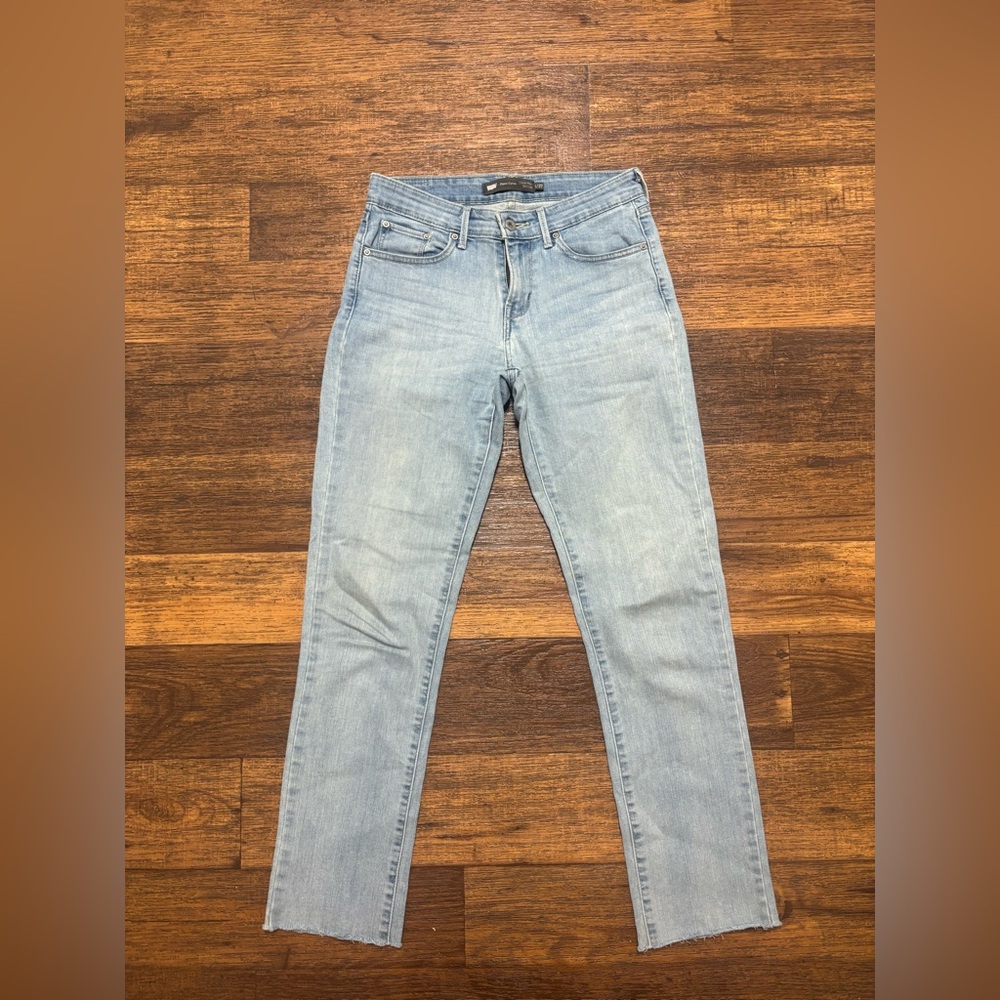 Light Blue Denim Jeans red tag Levi jeans